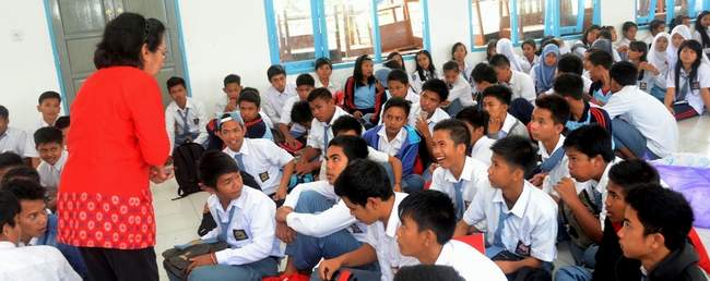 HINDARI SEKS BEBAS: Dempin Murni memberikan penyuluhan KRR di hadapan 232 siswa SMK 1 Sendawar, Kecamatan Melak.
