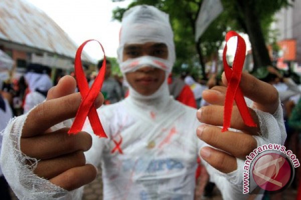 Photo document of care on HIV/AIDS movement. (ANTARA/Irsan Mulyadi)