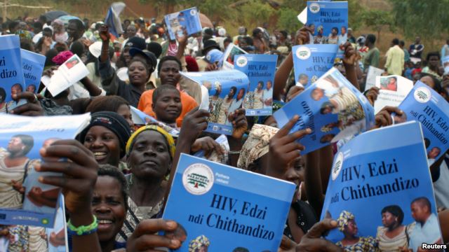 Unjuk rasa untuk meningkatkan kesadaran akan HIV/AIDS di desa Njoloma, Malawi (foto: dok).