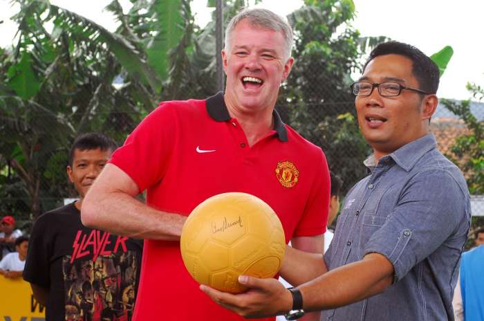  Ridwan Kamil saat meresmikan Lapangan Futsal Bawet - Ant - Agus Bebeng