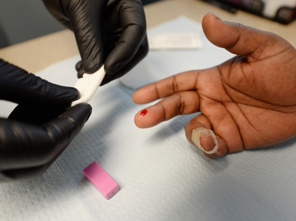 The number of individuals infected with HIV has stabilized around 35 million. New cases of HIV infections have dipped by 38 percent since 2001, and AIDS deaths have dropped 35 percent since a peak in 2005. Among children, new HIV infections have plummeted by 58 percent since 2001 and below 200,000 for the first time amid the 21 most HIV-affected nations in Africa. (Photo : Kevork Djansezian / Staff) 