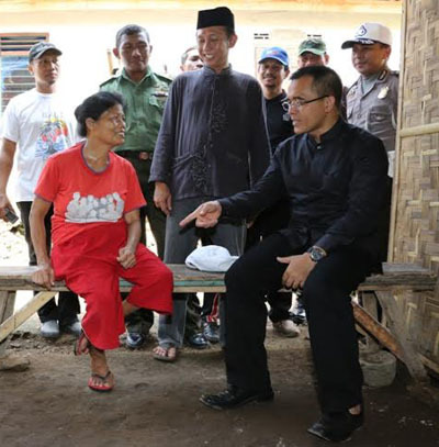 Bupati Anas dialog dengan warga eks lokalisasi/Putri Akmal 