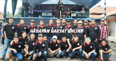 Anggota ormas Gempur di Kec. Langensari, Kota Banjar, menyempatkan photo bersama di sela-sela acara. Photo: Hermanto/HR.
